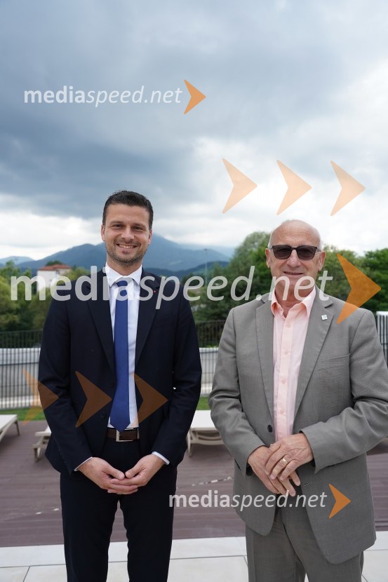  Jani Prednik, poslanec;  Bogdan Gabrovec, predsednik Olimpijskega komiteja SlovenijeOtvoritev in ogled bazenskega kompleksa Aqualatio, Slovenj Gradec