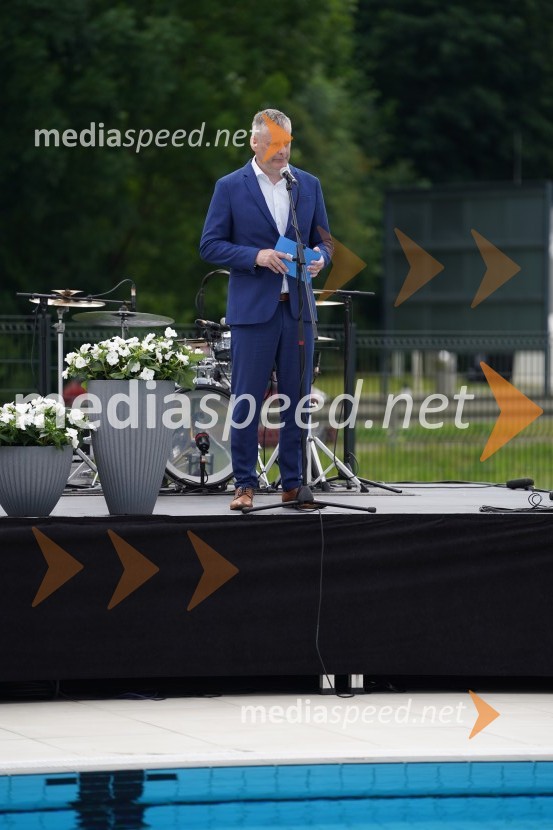  Tilen Klugler, župan, mestna Občina Slovenj GradecOtvoritev in ogled bazenskega kompleksa Aqualatio, Slovenj Gradec