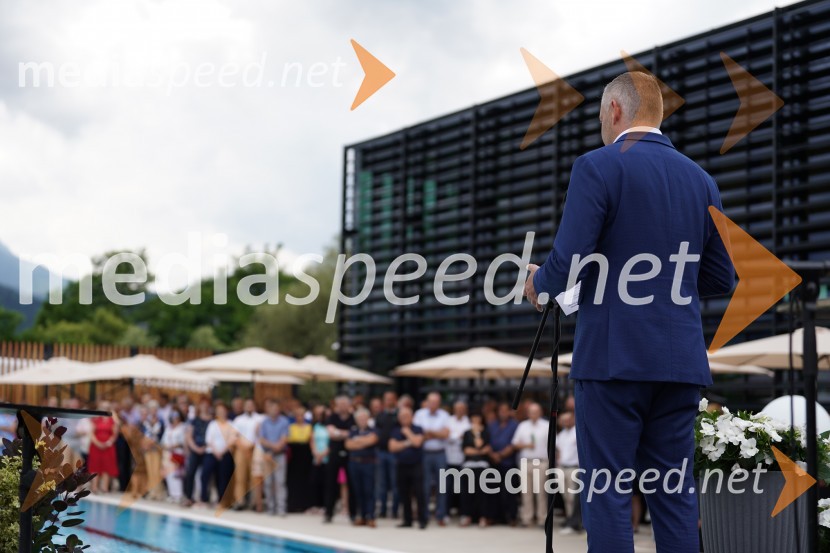  Tilen Klugler, župan, mestna Občina Slovenj GradecOtvoritev in ogled bazenskega kompleksa Aqualatio, Slovenj Gradec