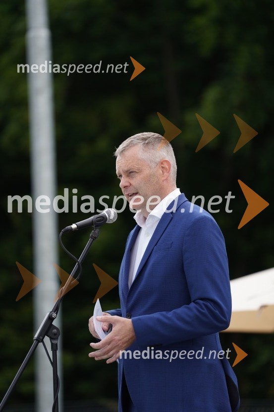  Tilen Klugler, župan, mestna Občina Slovenj GradecOtvoritev in ogled bazenskega kompleksa Aqualatio, Slovenj Gradec