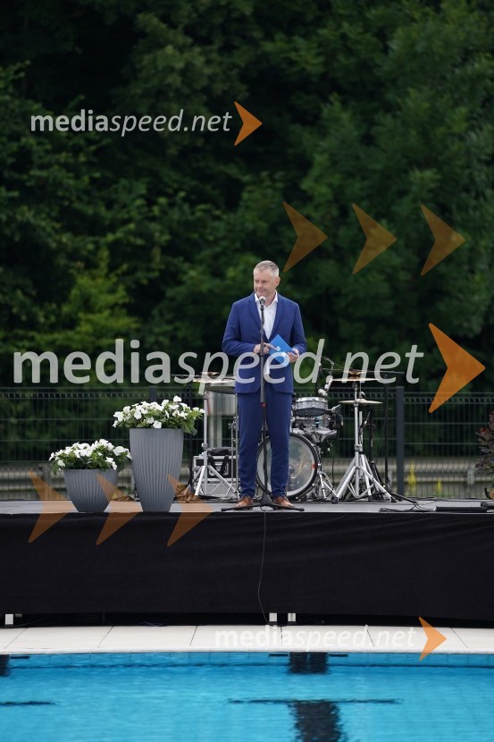  Tilen Klugler, župan, mestna Občina Slovenj GradecOtvoritev in ogled bazenskega kompleksa Aqualatio, Slovenj Gradec