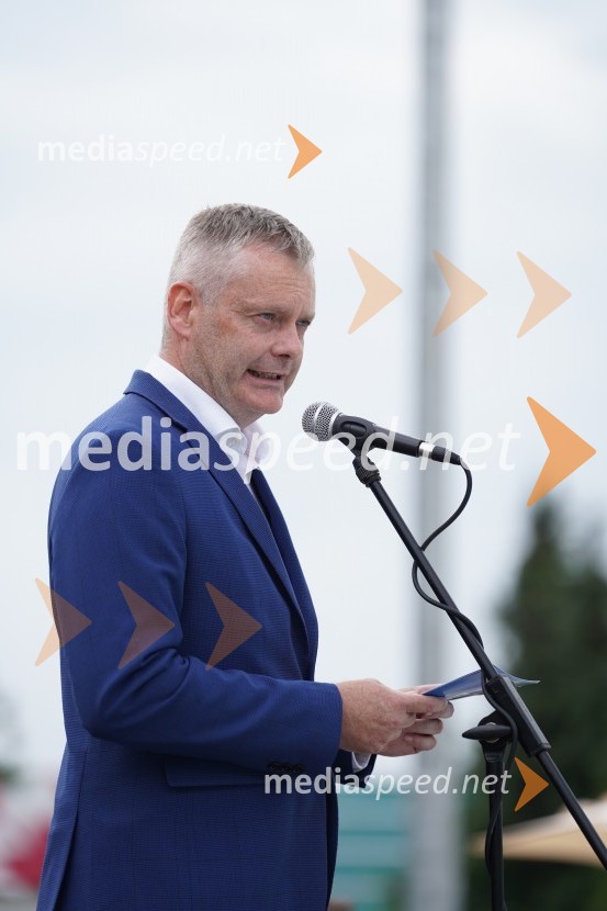  Tilen Klugler, župan, mestna Občina Slovenj GradecOtvoritev in ogled bazenskega kompleksa Aqualatio, Slovenj Gradec