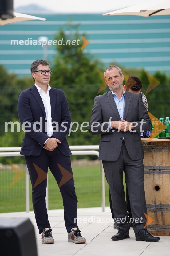  Marko Trampuš, direktor podjetja Kolektor Construction;  Uroš Brežan, minister za okolje in prostorOtvoritev in ogled bazenskega kompleksa Aqualatio, Slovenj Gradec