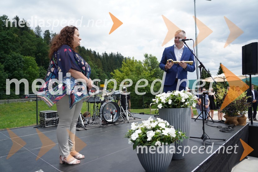  Marija Lah, direktorica Spotur;  Tilen Klugler, župan, mestna Občina Slovenj GradecOtvoritev in ogled bazenskega kompleksa Aqualatio, Slovenj Gradec