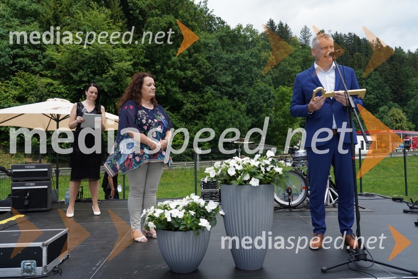  Marija Lah, direktorica Spotur;  Tilen Klugler, župan, mestna Občina Slovenj GradecOtvoritev in ogled bazenskega kompleksa Aqualatio, Slovenj Gradec