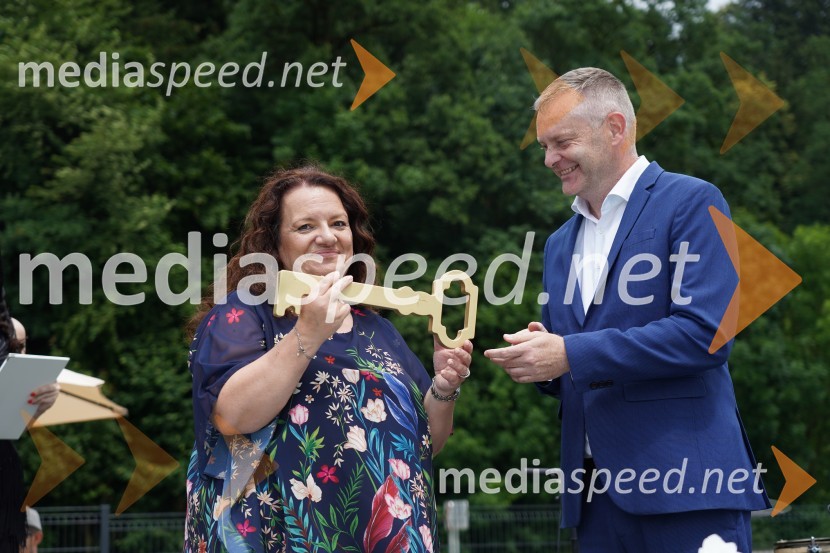  Marija Lah, direktorica Spotur;  Tilen Klugler, župan, mestna Občina Slovenj GradecOtvoritev in ogled bazenskega kompleksa Aqualatio, Slovenj Gradec