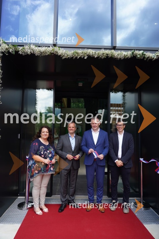  Marija Lah, direktorica Spotur;  Uroš Brežan, minister za okolje in prostor;  Tilen Klugler, župan, mestna Občina Slovenj Gradec;  Marko Trampuš, direktor podjetja Kolektor ConstructionOtvoritev in ogled bazenskega kompleksa Aqualatio, Slovenj Gradec