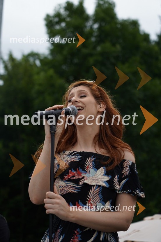  Eva Boto, pevkaOtvoritev in ogled bazenskega kompleksa Aqualatio, Slovenj Gradec