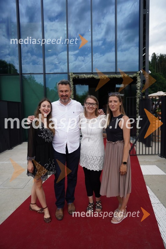  Neli Sovinc, Spotur;  Andrej Pust, direktor prodaje Mpik d.o.o;  Zala Loparnik, Spotur;  Simona Rubin, SpoturOtvoritev in ogled bazenskega kompleksa Aqualatio, Slovenj Gradec