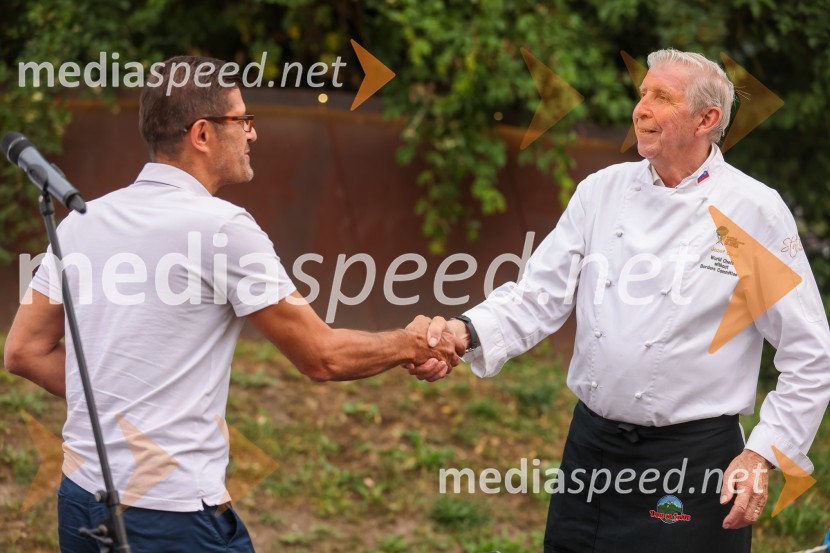  Matjaž Rakovec, župan Mestne občine Kranj;  Jožef OseliKranjska dolga miza 2022, Zeleni kulinarični dogodek