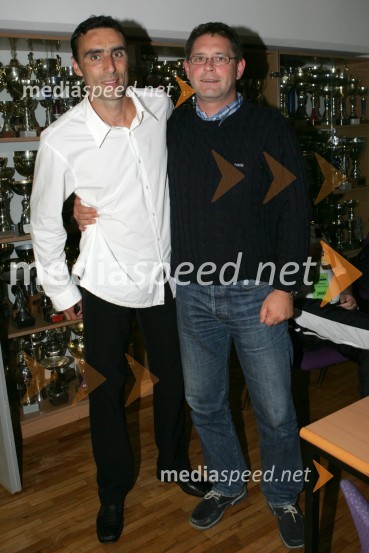 Nogometaš Stipe Balajič in komercialni direktor ptujskega podjetja Askot d.o.o. Roman DomjanStipe Balajič poslovilna tekma