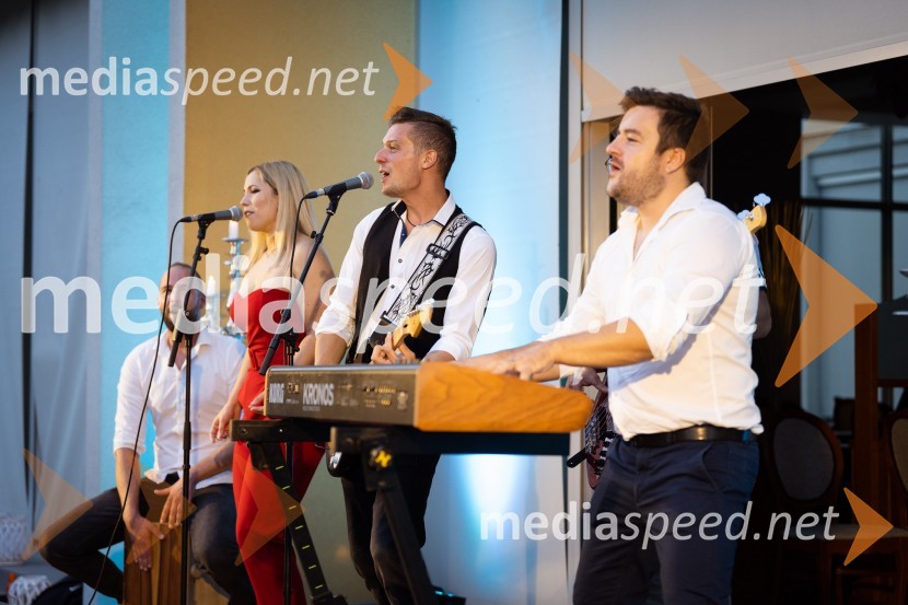 skupina JASTREBIMiss turizma 2022 je Inja Lebar