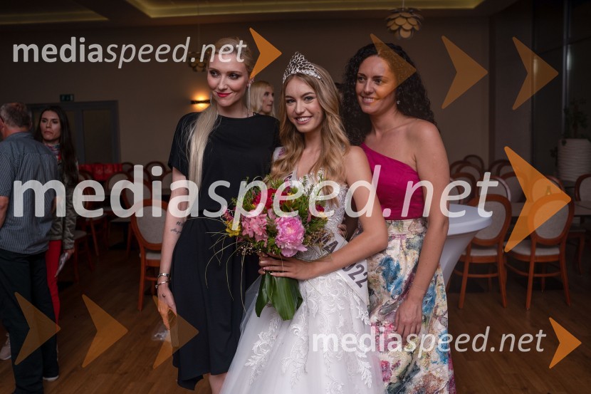  Nina Rajbar, manekenka;  Inja Lebar, miss turizma 2022;  Tadeja Ternar, Miss Slovenije 2007, lastnica agencije GlammodelsMiss turizma 2022 je Inja Lebar