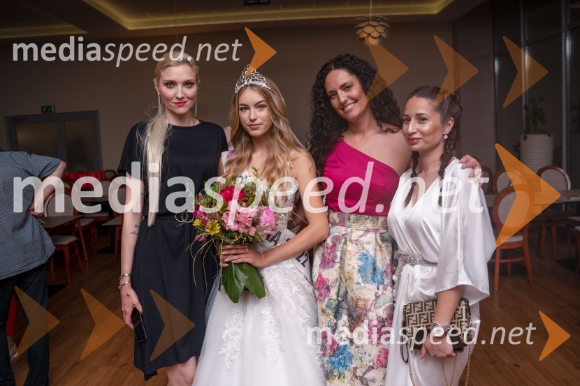  Nina Rajbar, manekenka;  Inja Lebar, miss turizma 2022;  Tadeja Ternar, Miss Slovenije 2007, lastnica agencije Glammodels;  ... Miss turizma 2022 je Inja Lebar