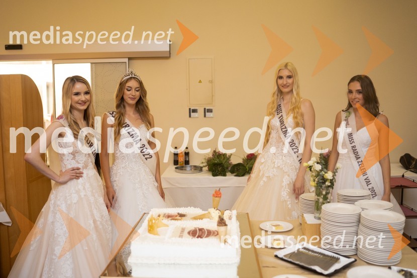  Nina Kokot;  Inja Lebar, miss turizma 2022;  Anita Švajger, 2. spremljevalka miss turizma 2022;  Katarina Sever, miss Radia Zeleni valMiss turizma 2022 je Inja Lebar