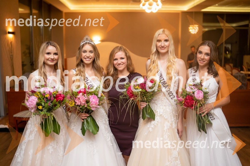  Nina Kokot;  Inja Lebar, miss turizma 2022;  Maja Plajh Kobale, lastnica poročnega ateljeja Vajina romanca;  Anita Švajger, 2. spremljevalka miss turizma 2022;  Katarina Sever, miss Radia Zeleni valMiss turizma 2022 je Inja Lebar