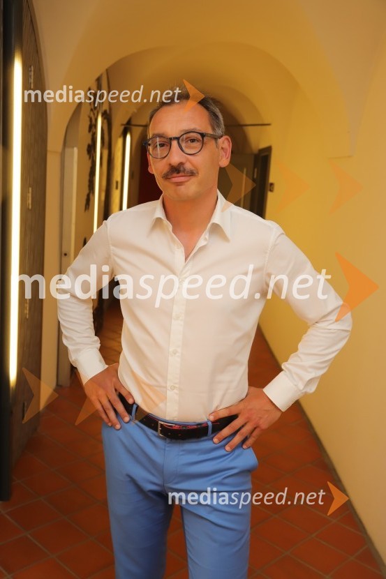  Tadej Toš, igralec, komik in TV voditelj30. Festival Lent, sobota 25. 6. 2022