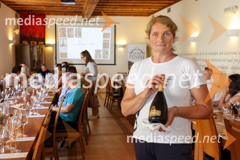  Klavdija Topolovec Špur,  glavna enologinja v podjetju Radgonske goriceDan odprtih kleti 2022 v Radgonskih goricah