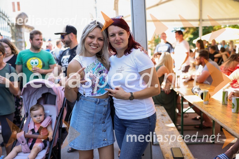  Aleksandra Josić, pevka skupine King Foo;  ... Dan odprtih kleti 2022 v Radgonskih goricah