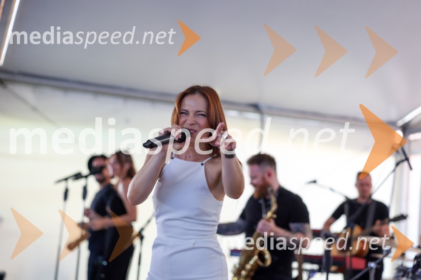  Nina Pušlar, pevkaDan odprtih kleti 2022 v Radgonskih goricah