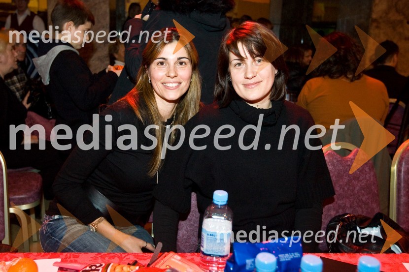 Vesna Milič, žena košarkarja Marka Miliča s prijateljicoZmajčice, plesni spektakel