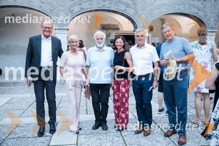  Janez  Škrabec, direktor Riko d.o.o.;  Sonja Poljanšek Škrabec, lastnica Welness centra Sunny;  Mitja Meršol, nekdanji poslanec in dolgoletni urednik časopisa Delo; dr. Maja Zalaznik, nekdanja ministrica za izobraževanje, znanost in šport; dr. Aleksander Zadel, psiholog, direktor, Inštitut C.A.R;  ... West Side Story, muzikal, Festival Ljubljana 2022