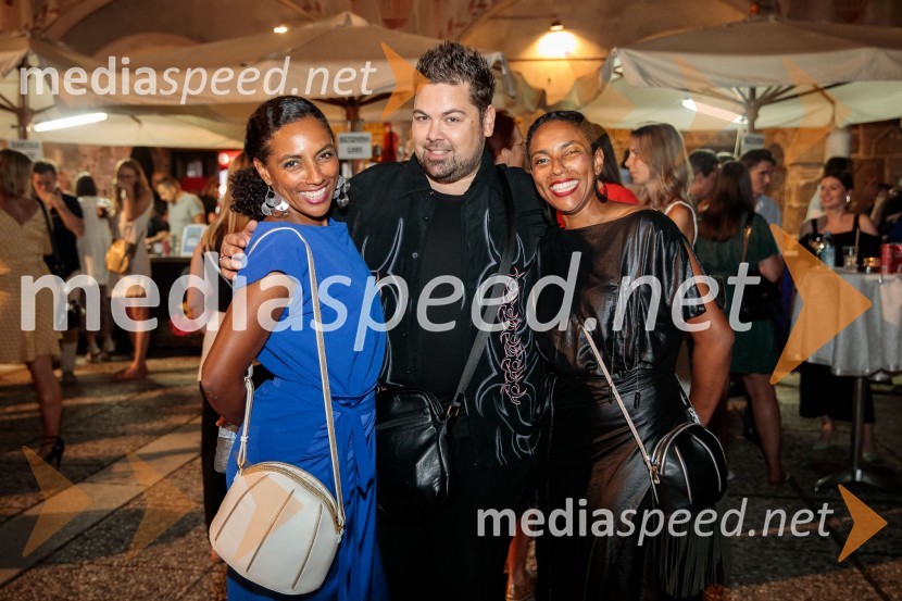  Irena Yebuah Tiran, operna pevka;  Nejc Simšič, novinar;  Leticia  Yebuah Slapnik, arhitektka in glasbenicaWest Side Story, muzikal, Festival Ljubljana 2022