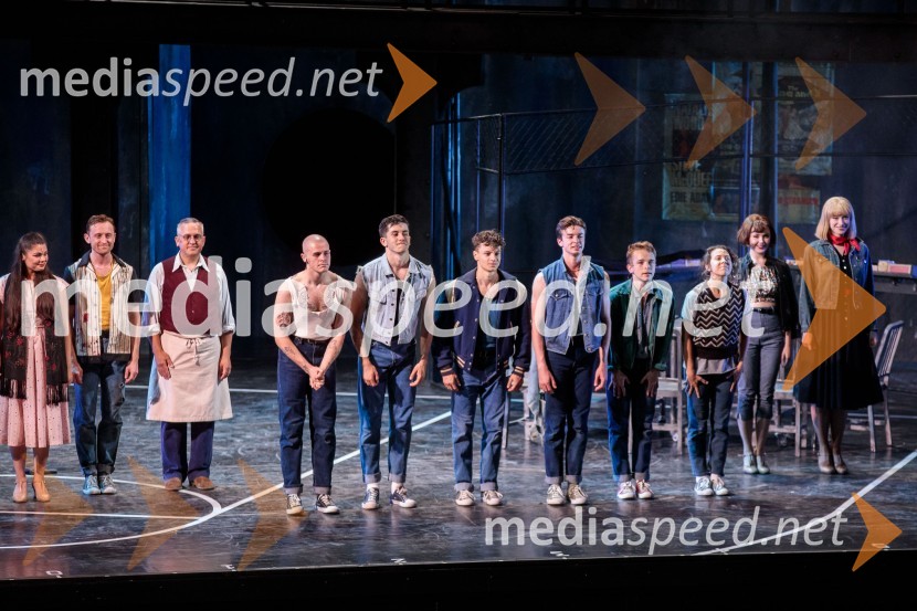  Rosalia Morales, igralka;  Christopher Parkinson, igralec;  ... ;  Travis Ross, igralec;  Tobias Turley, igralec;  ... ;  ... ;  Joseph Peacock, igralec;  ... ;  ... ;  ... West Side Story, muzikal, Festival Ljubljana 2022