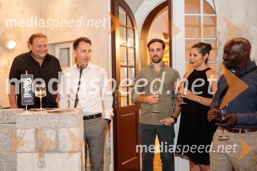  Darko  Brlek, direktor in umetniški vodja, Festival Ljubljana;  Leon Tomašić, direktor Terme Doberna;  ... ;  Danielle Tarento, producentka;  Mykal Rand, režiser in koreografWest Side Story, muzikal, Festival Ljubljana 2022