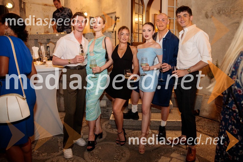  ... ;  Maddy Ambus, igralka;  Gabriela Acosta, igralka;  Lulu-Mae Pears, igralka;  Travis Ross, igralec;  Tobias Turley, igralecWest Side Story, muzikal, Festival Ljubljana 2022