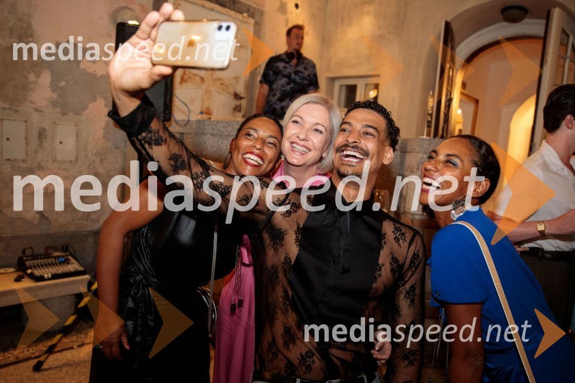  Leticia  Yebuah Slapnik, arhitektka in glasbenica;  ... ;  Wade Lewin, igralec;  Irena Yebuah Tiran, operna pevkaWest Side Story, muzikal, Festival Ljubljana 2022