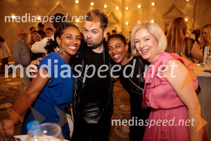  Irena Yebuah Tiran, operna pevka;  Nejc Simšič, novinar;  Leticia  Yebuah Slapnik, arhitektka in glasbenica;  ... West Side Story, muzikal, Festival Ljubljana 2022