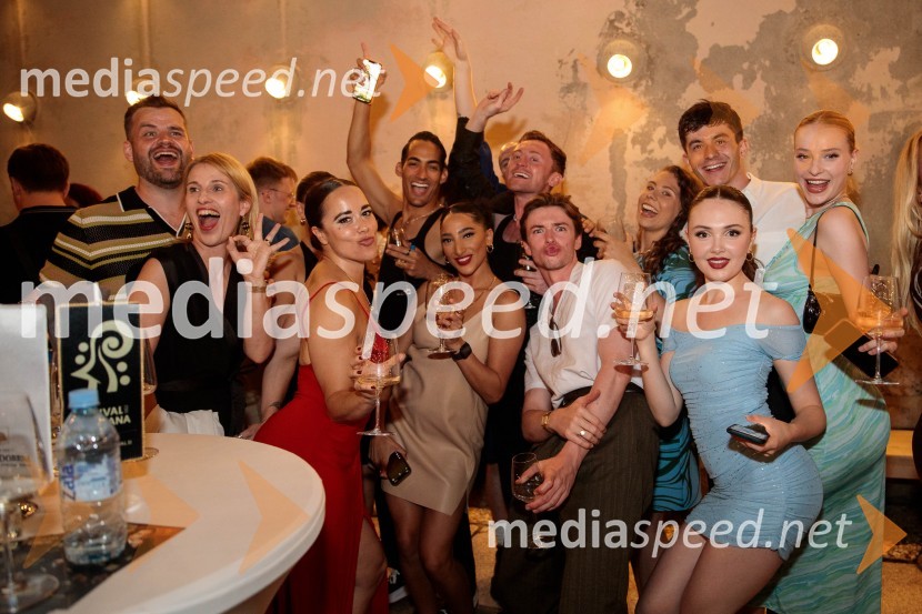  Paul Kemble, igralec;  ... ;  Philippa Stefani, igralka;  Samuel Routley, igralec;  Serina Mathews, igralka;  Christopher Parkinson, igralec;  ... ;  Annie Southall, igralka;  Lulu-Mae Pears, igralka;  Tobias Turley, igralec;  Maddy Ambus, igralkaWest Side Story, muzikal, Festival Ljubljana 2022