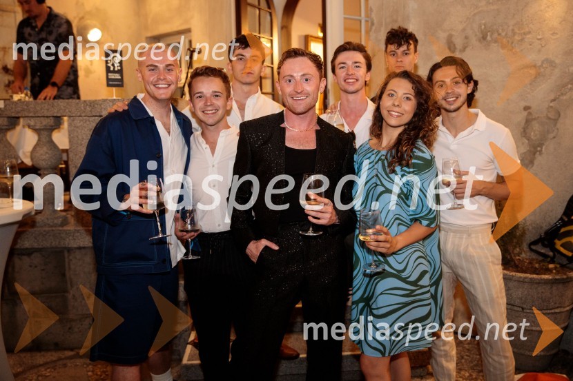  Travis Ross, igralec;  Joseph Peacock, igralec;  Tobias Turley, igralec;  Christopher Parkinson, igralec;  ... ;  Annie Southall, igralka;  ... ;  Adam Filipe, igralecWest Side Story, muzikal, Festival Ljubljana 2022