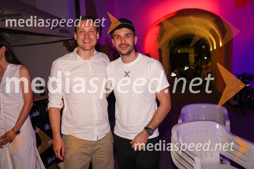  Jure Bračko, vodja oddelka za zunanje komuniciranje, Nova KBM;  Gašper Puhan, direktor Geolux in Galerija OkusovAutsajderji, dobrodelni stand up roast