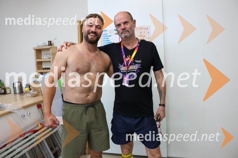  Filip Flisar, nekdanji smučar prostega sloga;  Renato VolkerAutsajderji, dobrodelni stand up roast