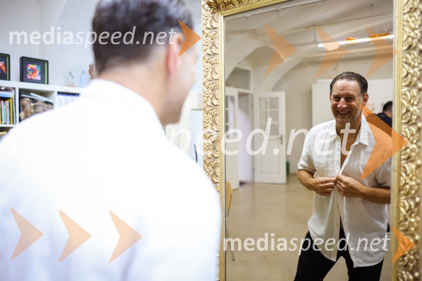  John Denhof, predsednik uprave NKBMAutsajderji, dobrodelni stand up roast