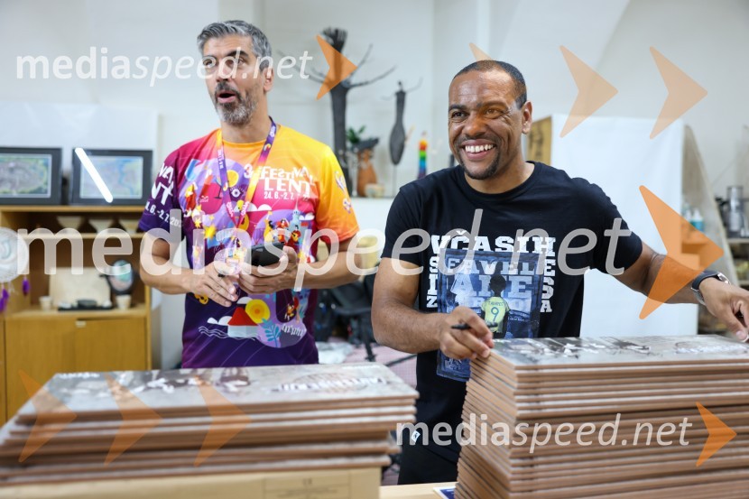  Bor Greiner, odgovorni urednik, Radio City;  Marcos  Tavares, nogometaš, NK MariborAutsajderji, dobrodelni stand up roast