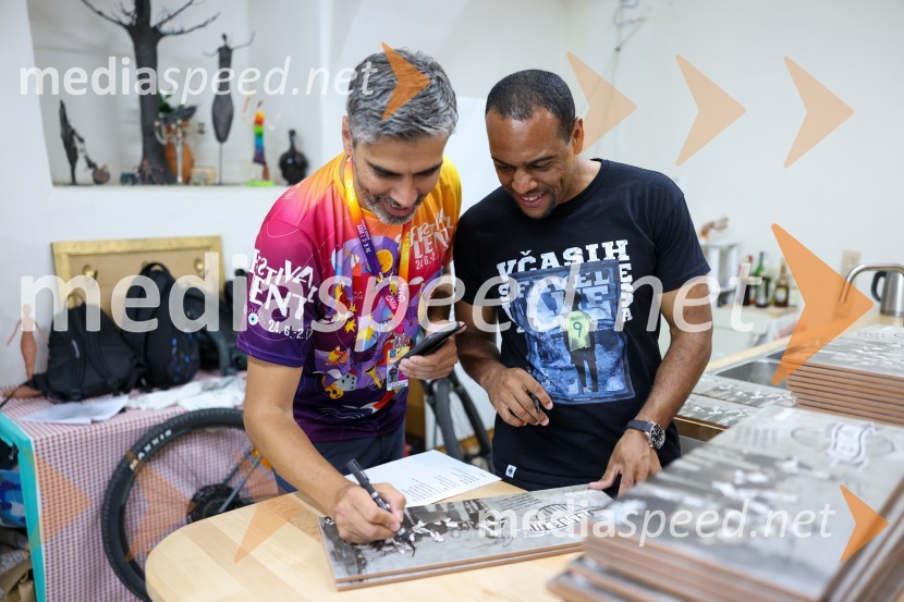  Bor Greiner, odgovorni urednik, Radio City;  Marcos  Tavares, nogometaš, NK MariborAutsajderji, dobrodelni stand up roast