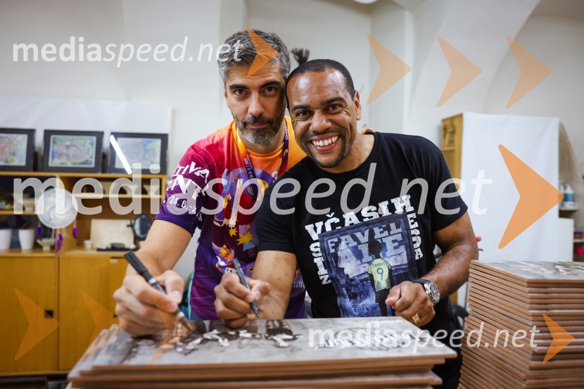  Bor Greiner, odgovorni urednik, Radio City;  Marcos  Tavares, nogometaš, NK MariborAutsajderji, dobrodelni stand up roast