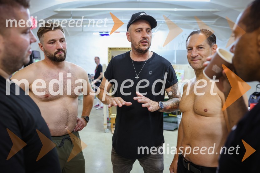  Filip Flisar, nekdanji smučar prostega sloga;  Boštjan Čukur, raper, 6 Pack Čukur;  John Denhof, predsednik uprave NKBMAutsajderji, dobrodelni stand up roast