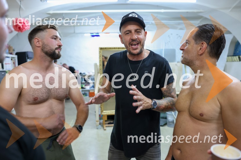  Filip Flisar, nekdanji smučar prostega sloga;  Boštjan Čukur, raper, 6 Pack Čukur;  John Denhof, predsednik uprave NKBMAutsajderji, dobrodelni stand up roast