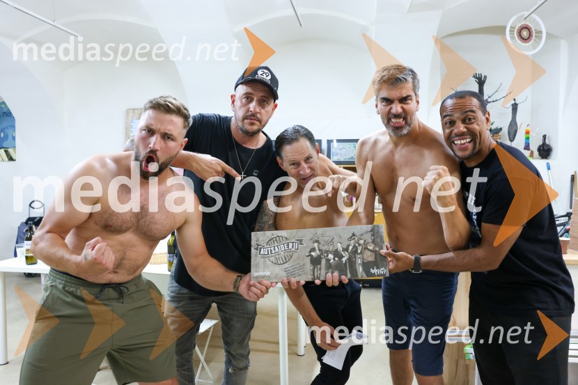  Filip Flisar, nekdanji smučar prostega sloga;  Boštjan Čukur, raper, 6 Pack Čukur;  John Denhof, predsednik uprave NKBM;  Bor Greiner, odgovorni urednik, Radio City;  Marcos  Tavares, nogometaš, NK MariborAutsajderji, dobrodelni stand up roast