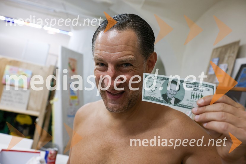  John Denhof, predsednik uprave NKBMAutsajderji, dobrodelni stand up roast