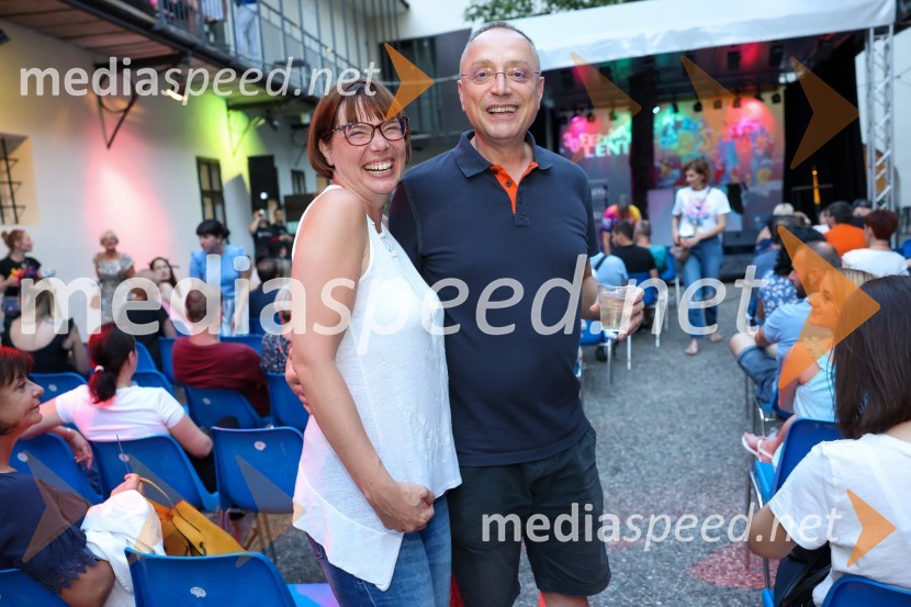  Petra Hercog, predstavnica za odnose z javnostmi, NKBM;  Igor Selan, novinarAutsajderji, dobrodelni stand up roast