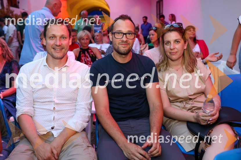  Jure Bračko, vodja oddelka za zunanje komuniciranje, Nova KBM;  Nejc Gole, novinar gospodarske redakcije ;  ... Autsajderji, dobrodelni stand up roast