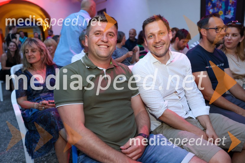  Denis Mulalič, direktor računovodstva, Nova KBM;  Jure Bračko, vodja oddelka za zunanje komuniciranje, Nova KBMAutsajderji, dobrodelni stand up roast