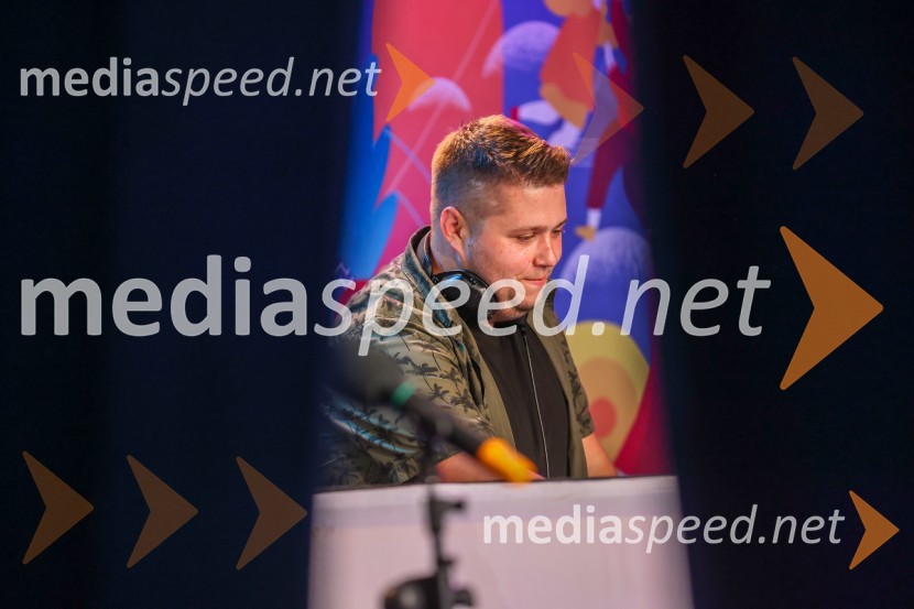 Autsajderji, dobrodelni stand up roast