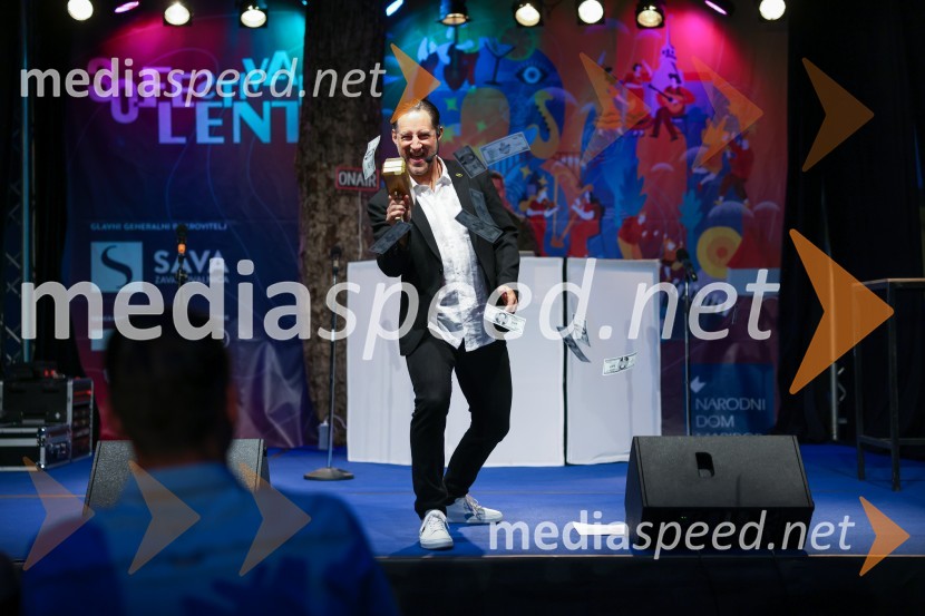  John Denhof, predsednik uprave NKBMAutsajderji, dobrodelni stand up roast