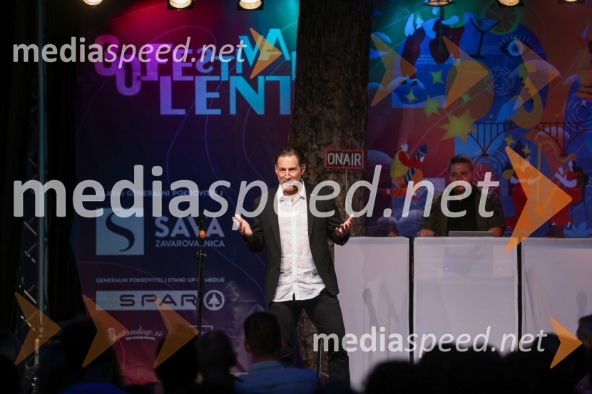  John Denhof, predsednik uprave NKBMAutsajderji, dobrodelni stand up roast